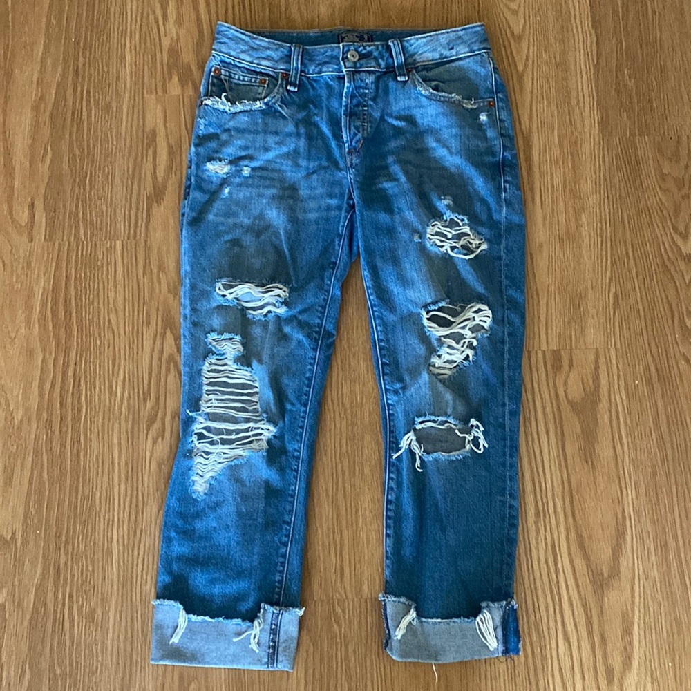 Abercrombie Ames low rise slim boyfriend jeans size 25/0 short